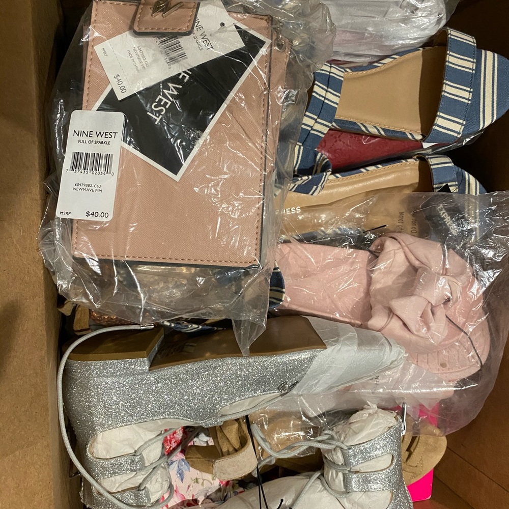 Bundle of women’s purses/shoes/wallets/accessories